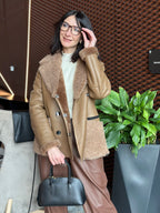 Damski kożuch w kolorze camelu