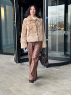 Beżowe krótkie futro damskie
