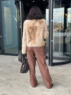 Beżowe krótkie futro damskie