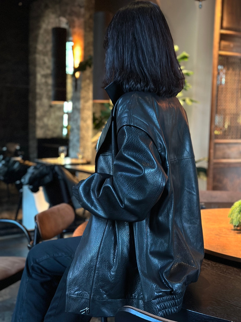 Damska skórzana kurtka w ciemnozielonym kolorze