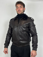 Brązowa skórzana kurtka lotnicza