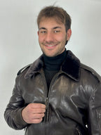 Brązowa skórzana kurtka lotnicza