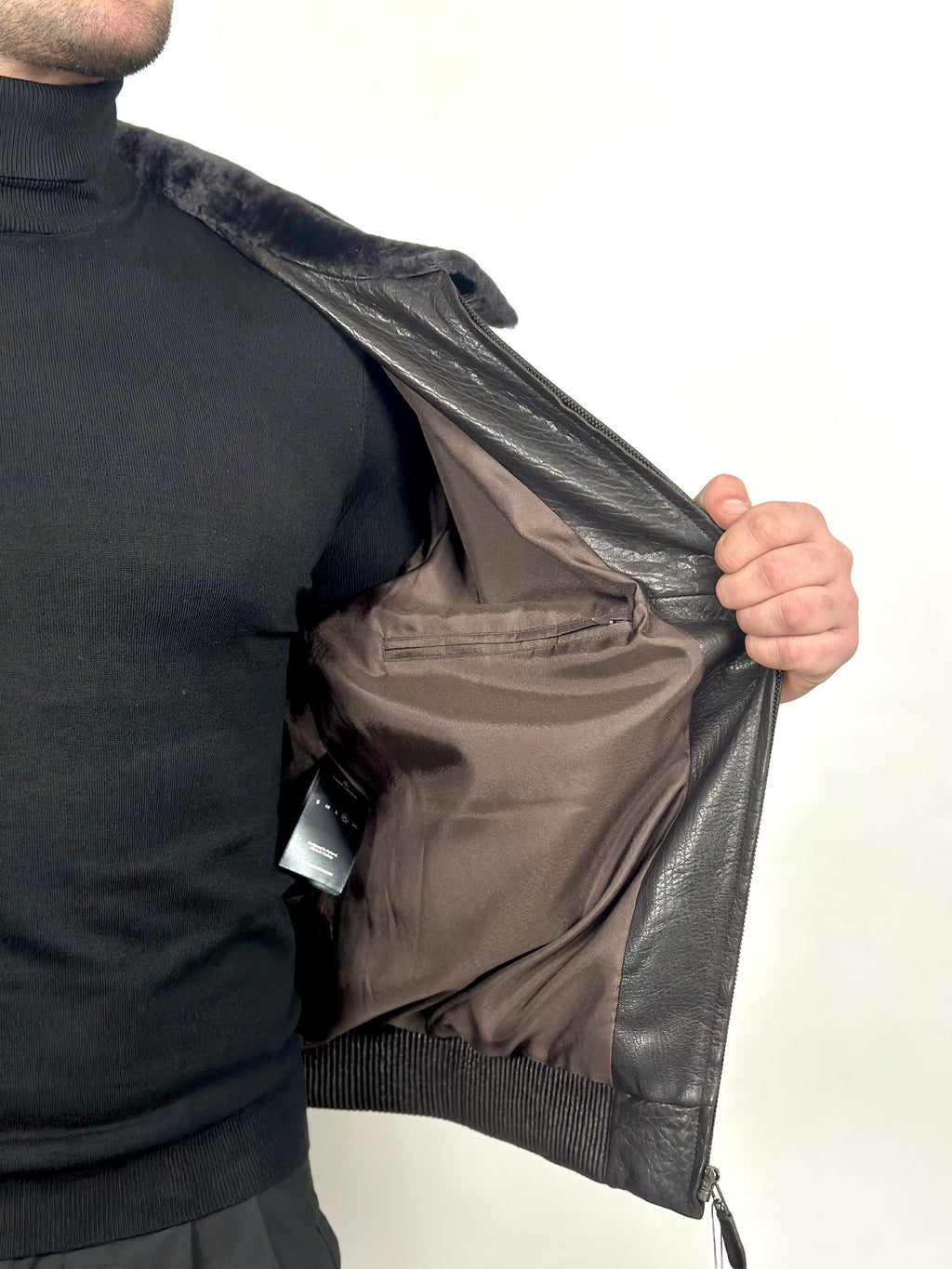 Brązowa skórzana kurtka lotnicza