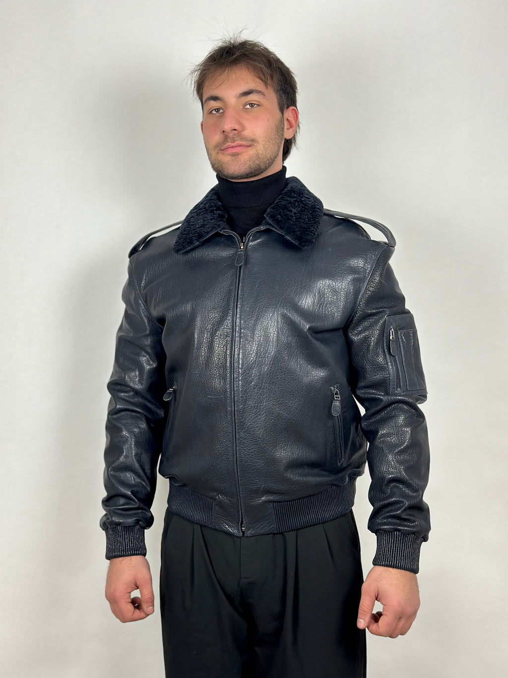 Skórzana kurtka lotnicza w kolorze ciemnoniebieskim