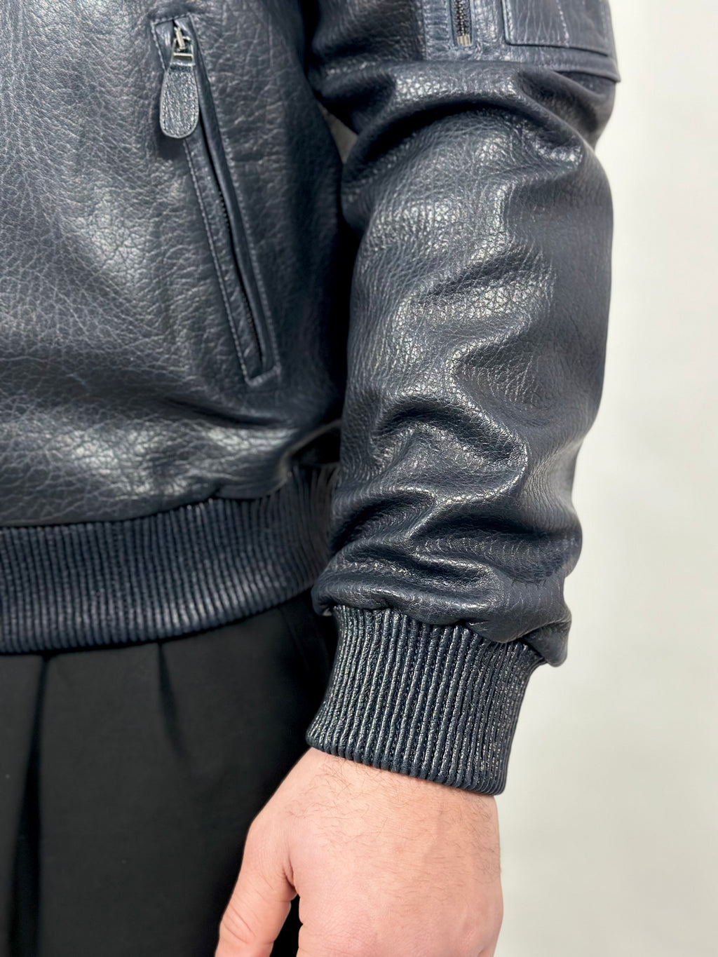 Skórzana kurtka lotnicza w kolorze ciemnoniebieskim