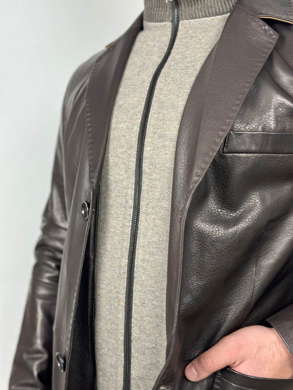 Brązowa męska marynarka skórzana z dzianinową podpinką