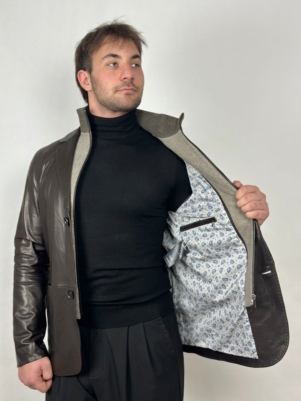 Brązowa męska marynarka skórzana z dzianinową podpinką