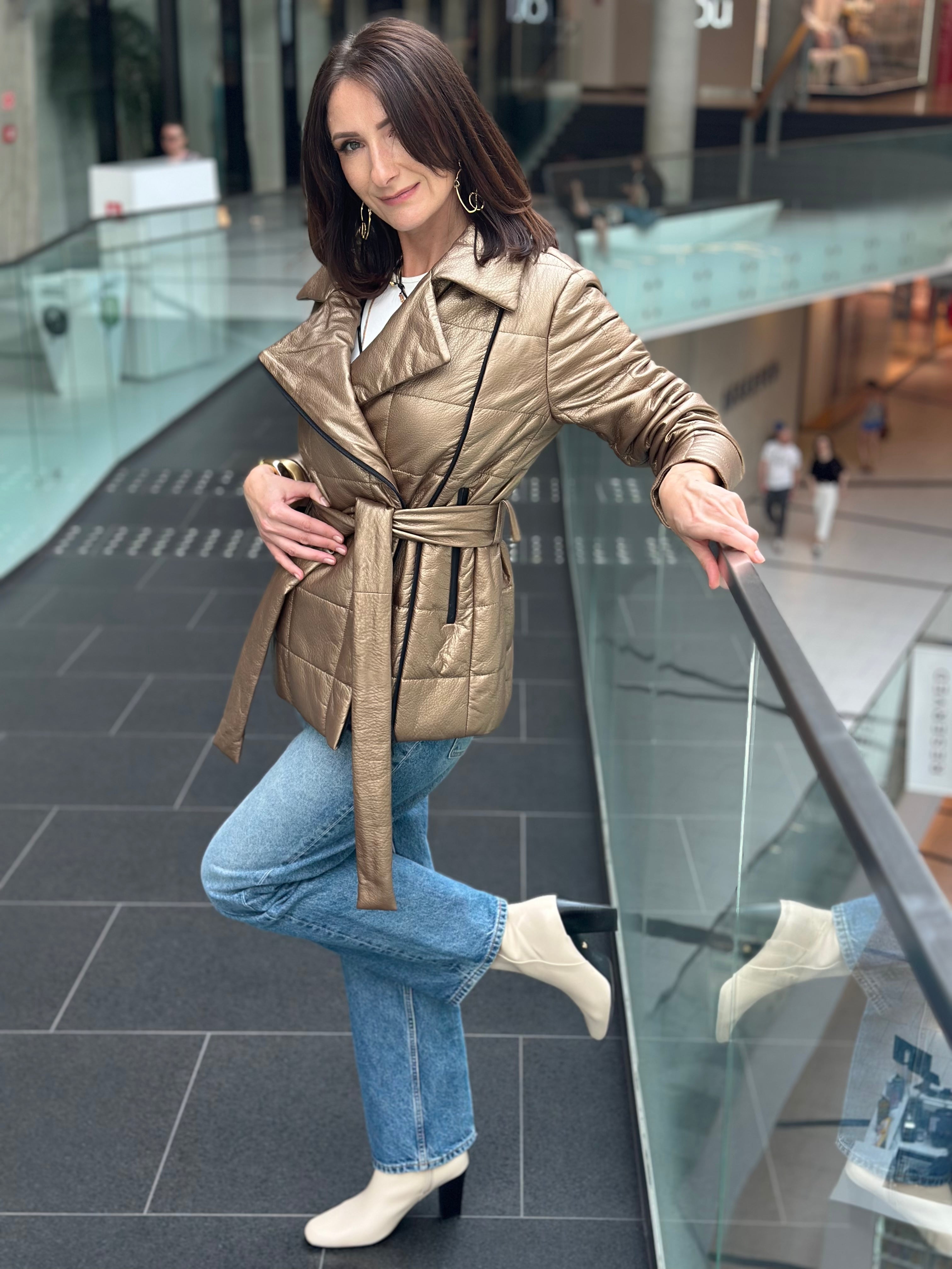 Metaliczna kurtka jumbo z paskiem