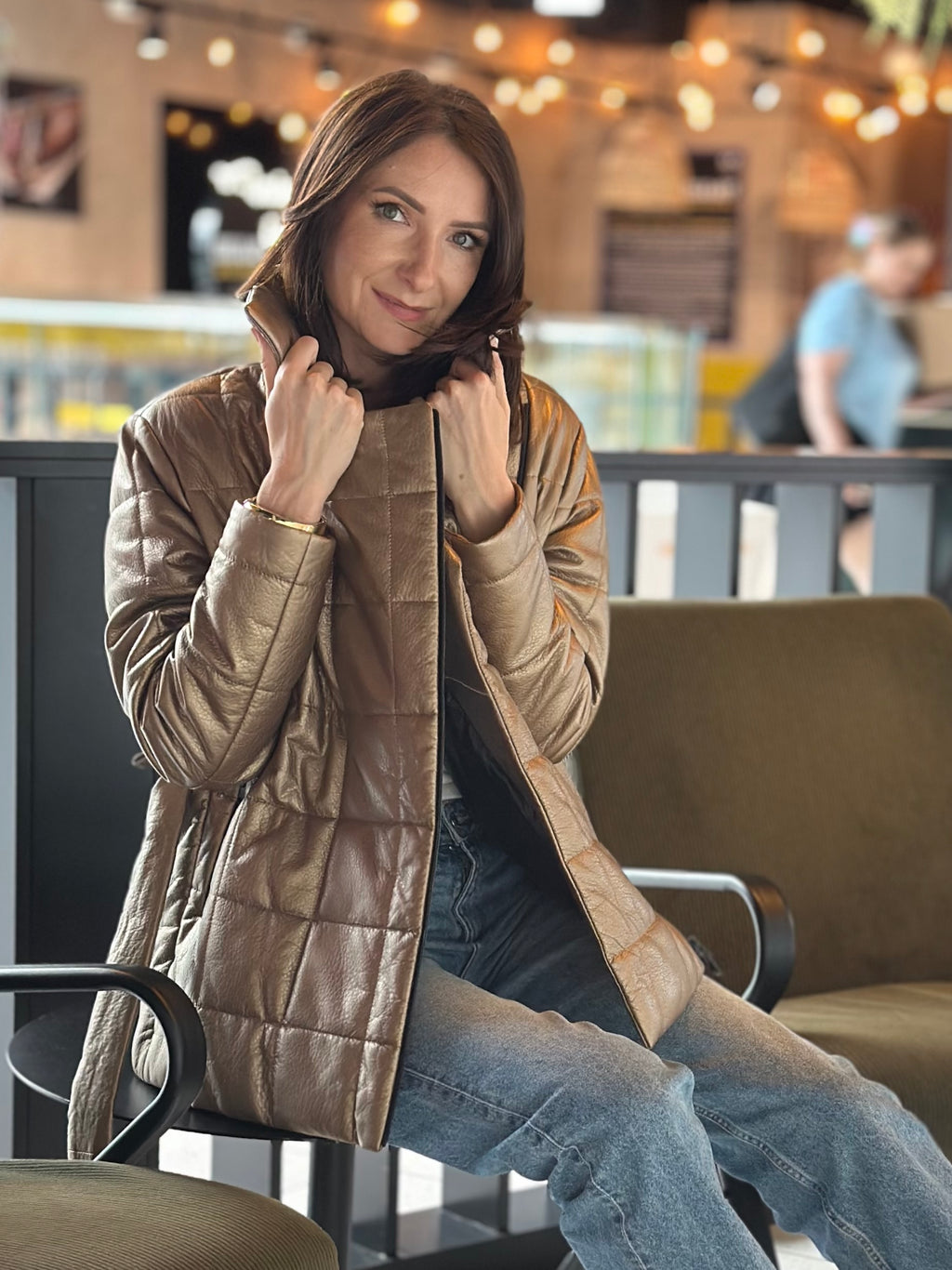 Metaliczna kurtka jumbo z paskiem