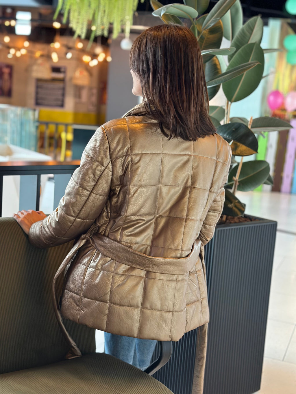 Metaliczna kurtka jumbo z paskiem