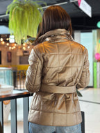 Metaliczna kurtka jumbo z paskiem