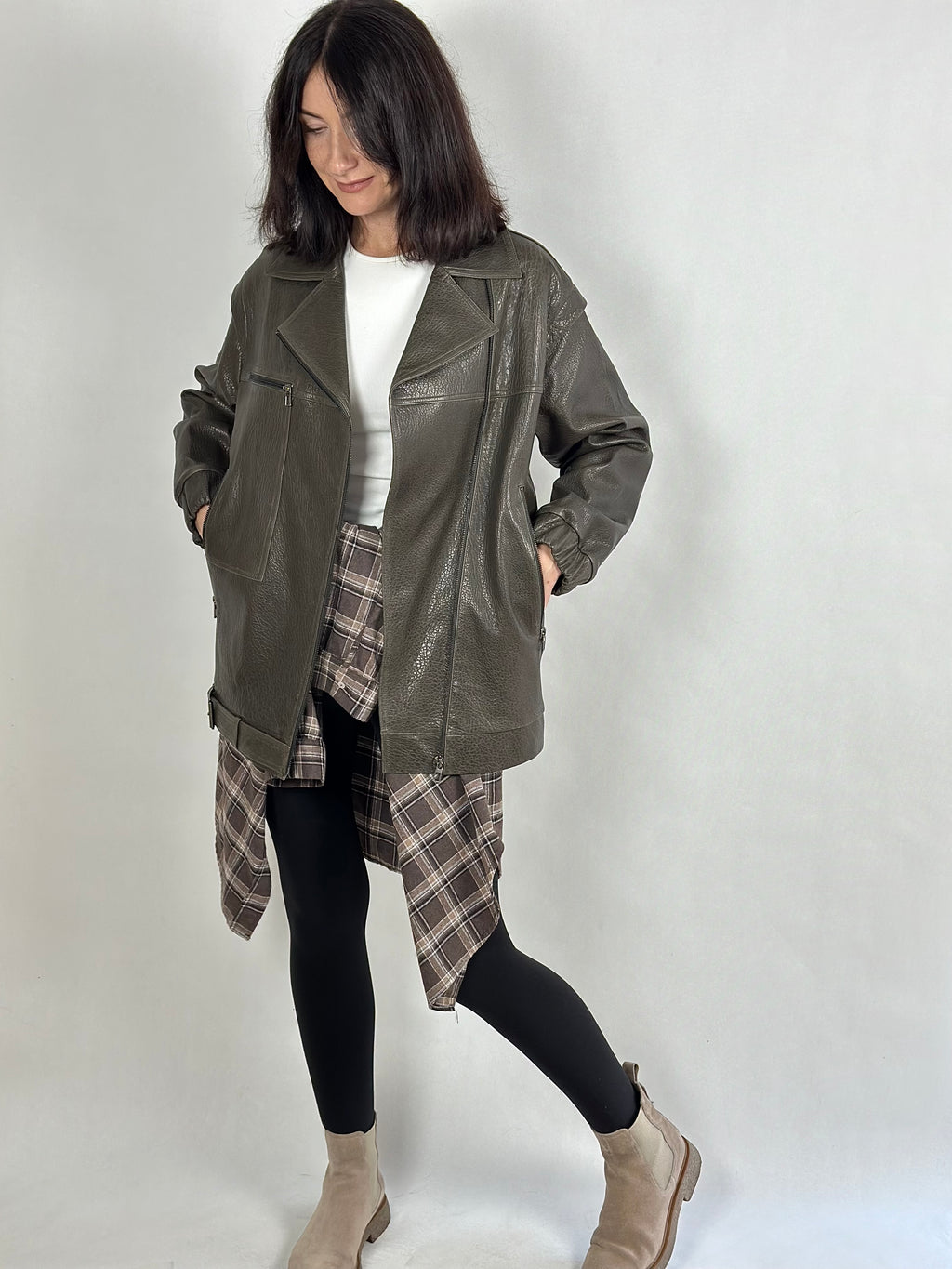 Czarna skórzana kurtka damska