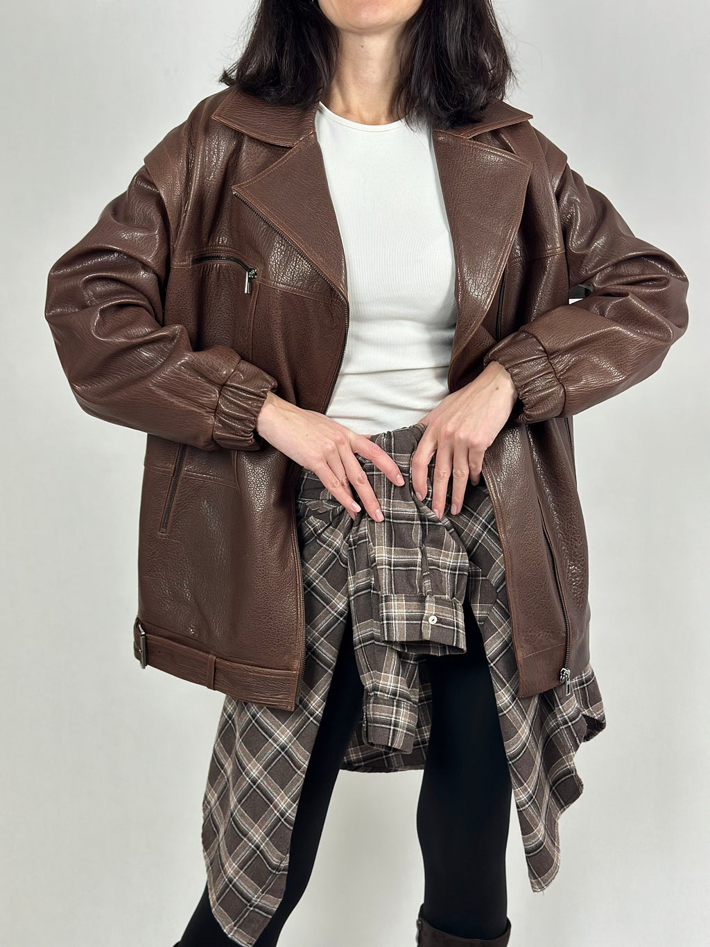 Czarna skórzana kurtka damska