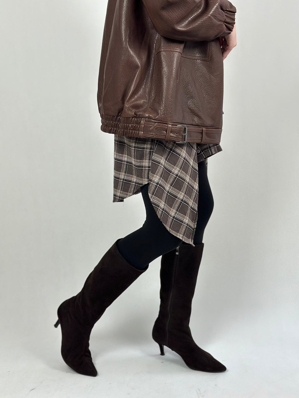 Damska brązowa kurtka skórzana