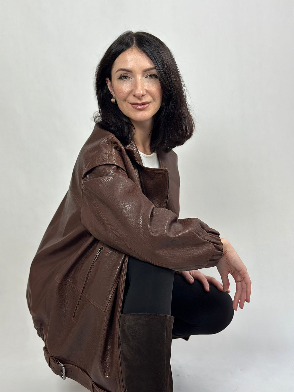 Damska skórzana kurtka w ciemnozielonym kolorze