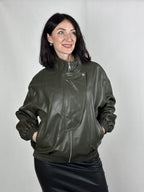 Bomber damski skórzany w kolorze oliwkowym