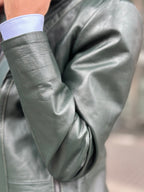 Damska kurtka skórzana z kapturem