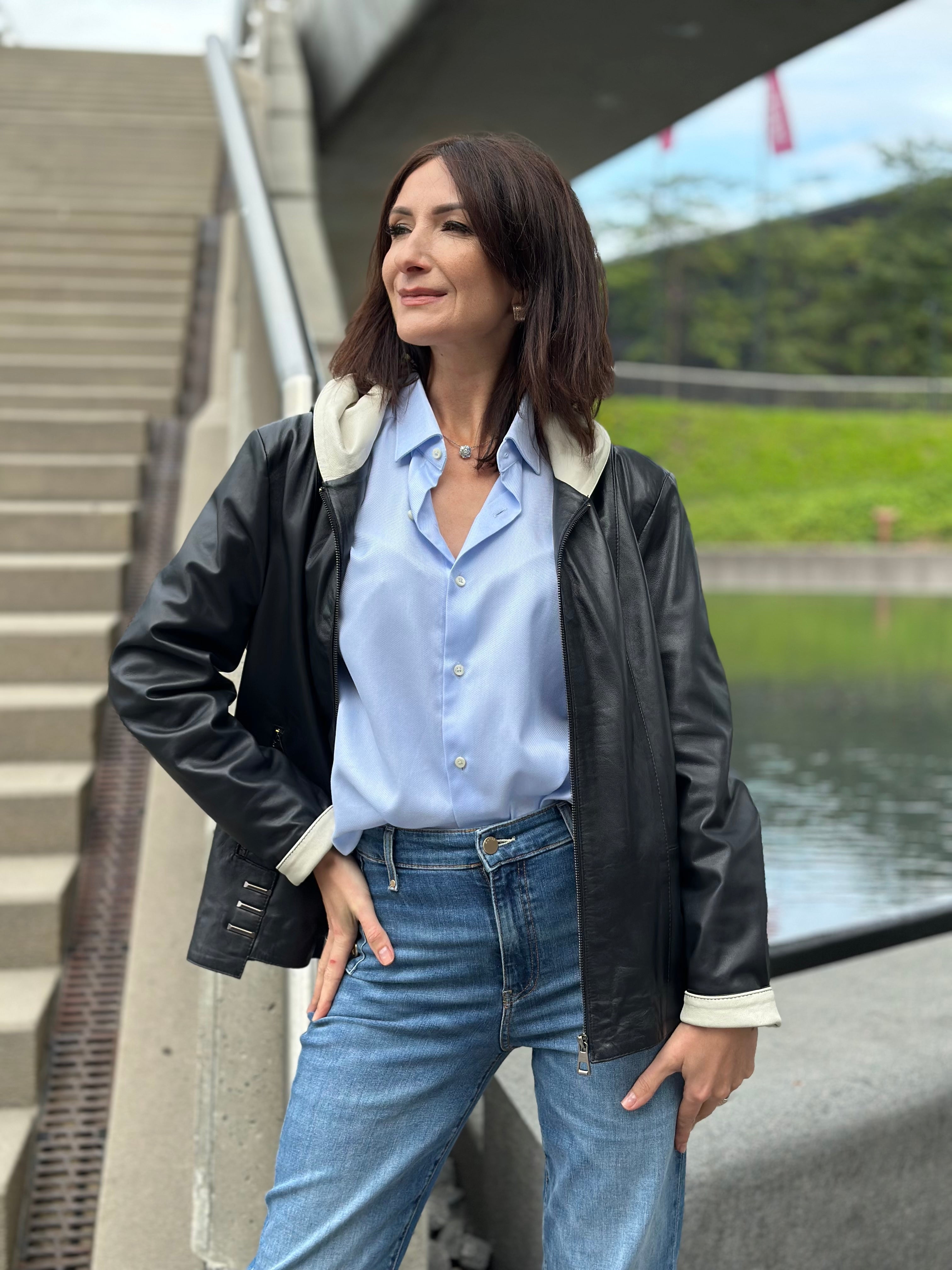 Damska kurtka skórzana z kapturem