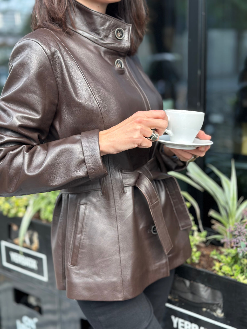 Wydłużona kurtka z paskiem