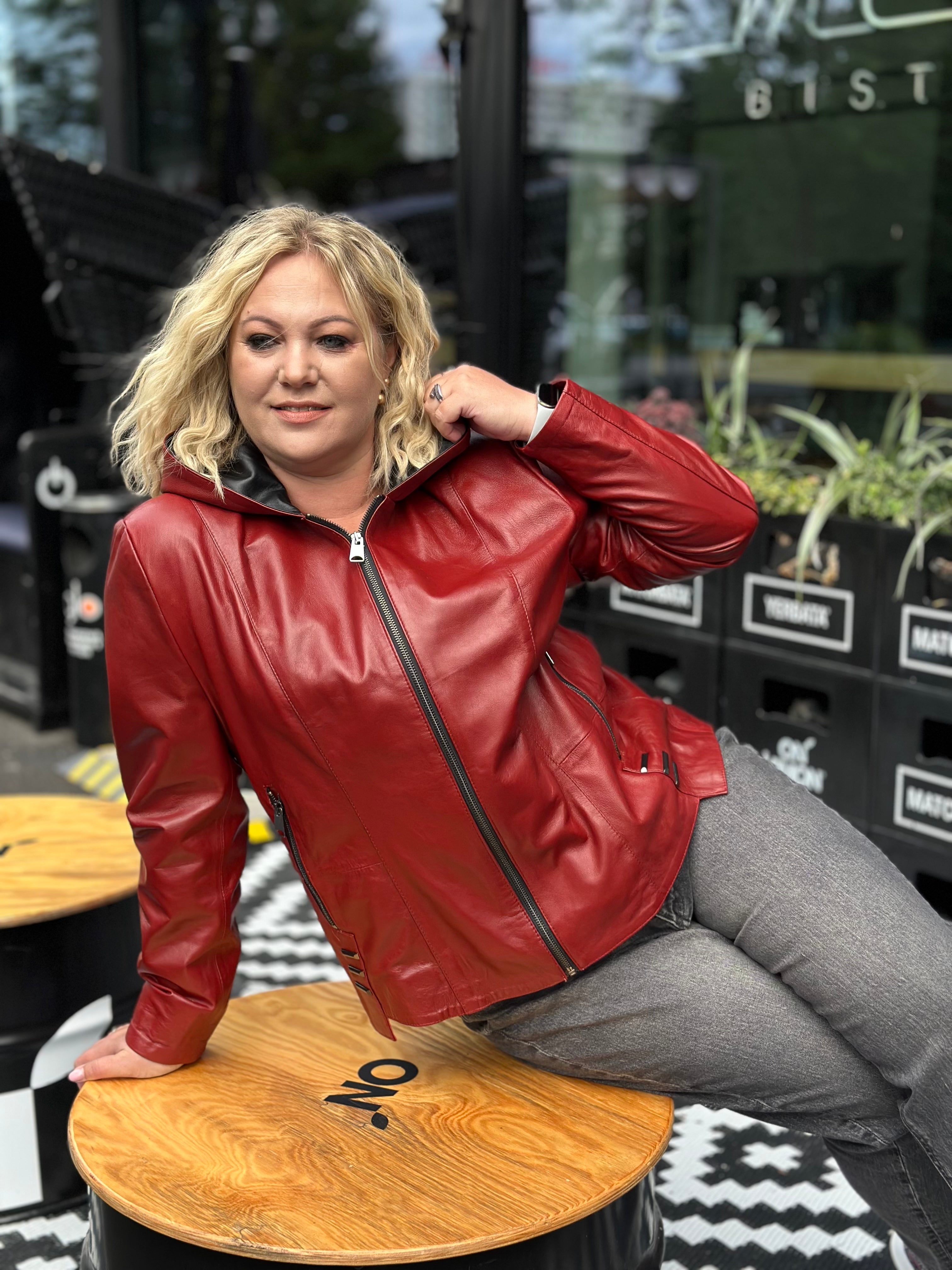 Kurtka skórzana z kapturem