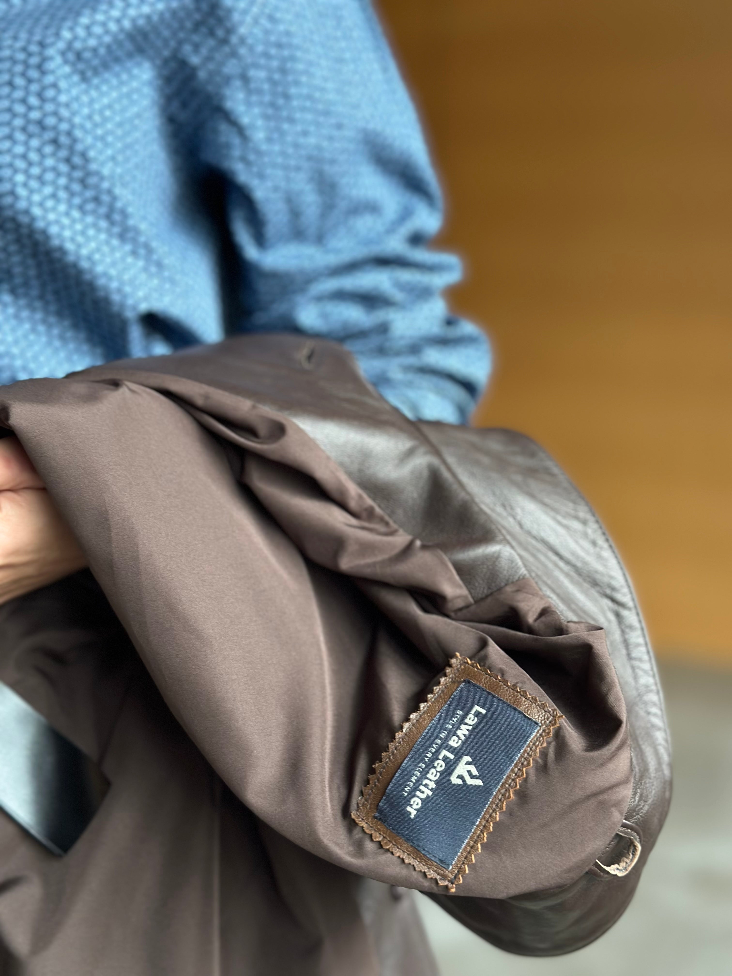 Wydłużona kurtka z paskiem