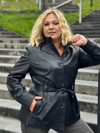 Wydłużona kurtka z paskiem