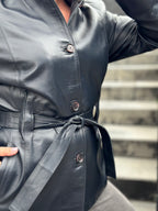 Wydłużona kurtka z paskiem