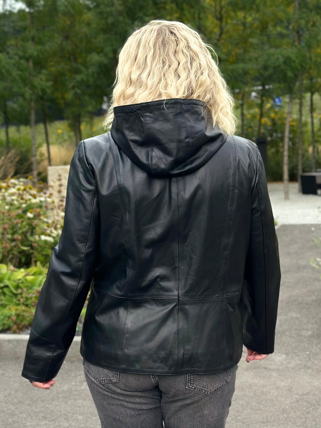 Kurtka skórzana z kapturem