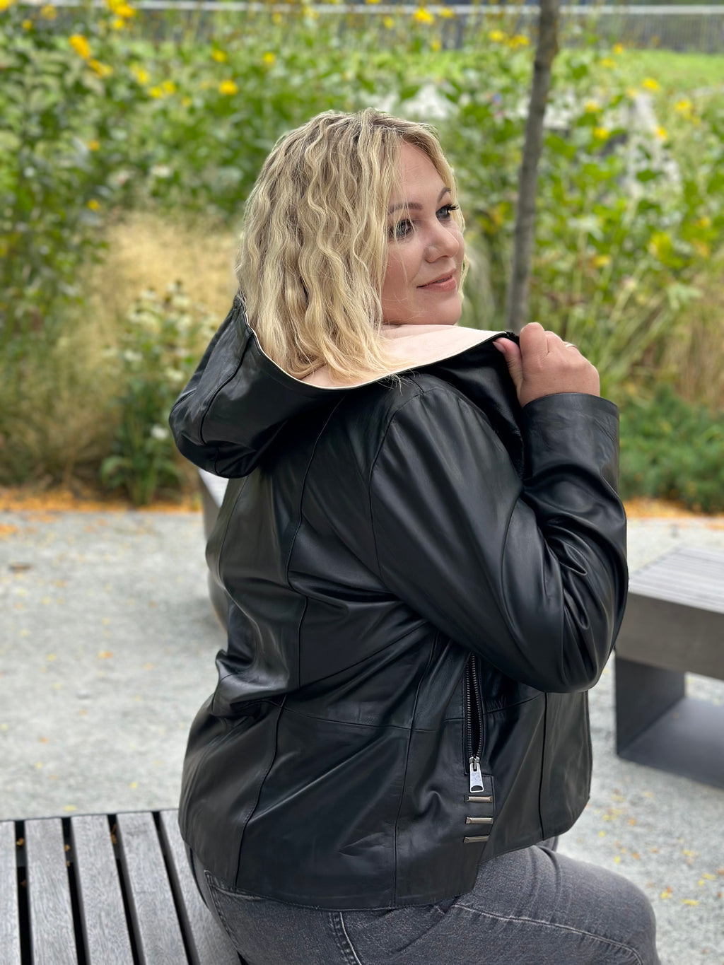 Kurtka skórzana z kapturem