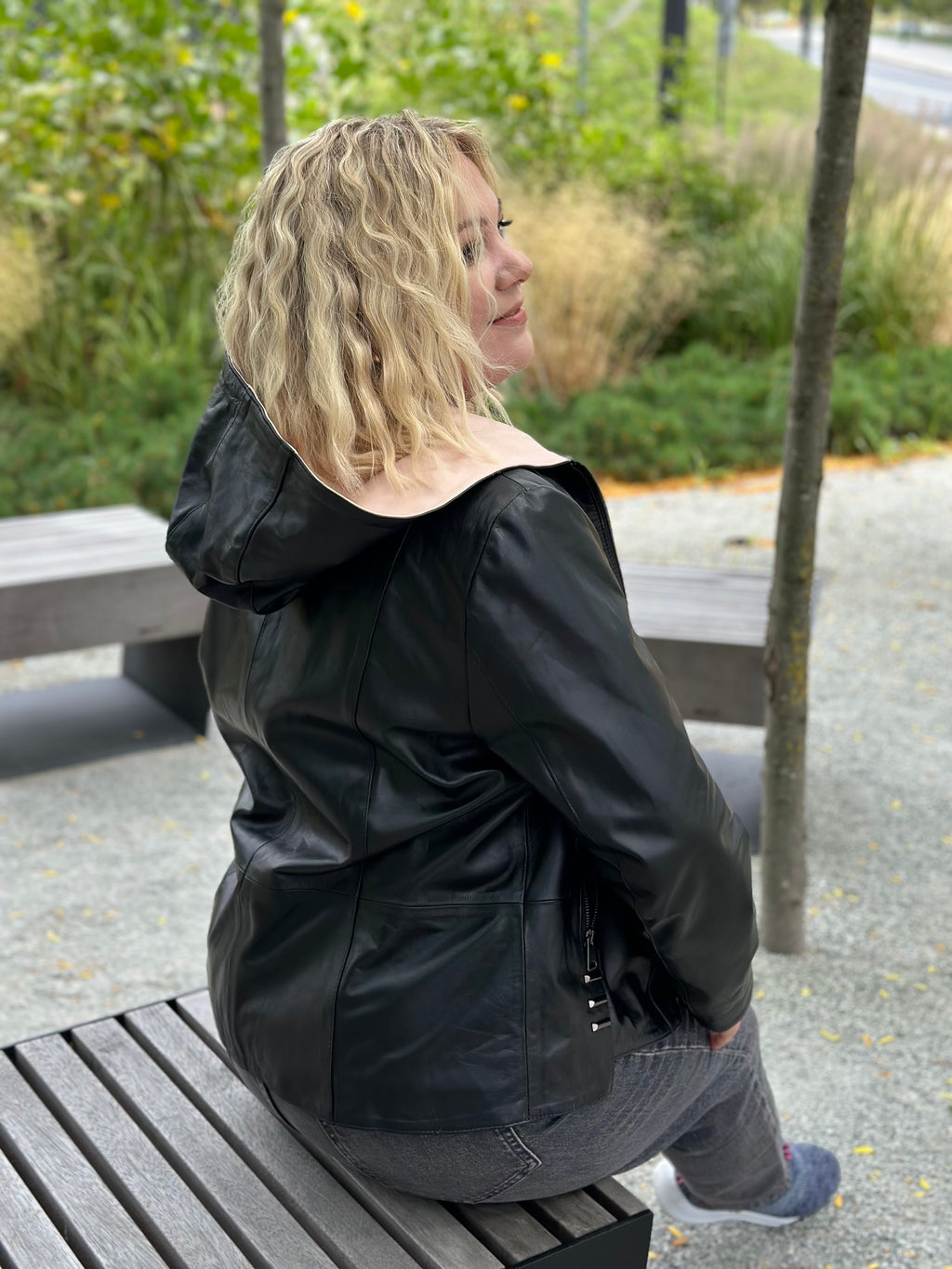 Kurtka skórzana z kapturem