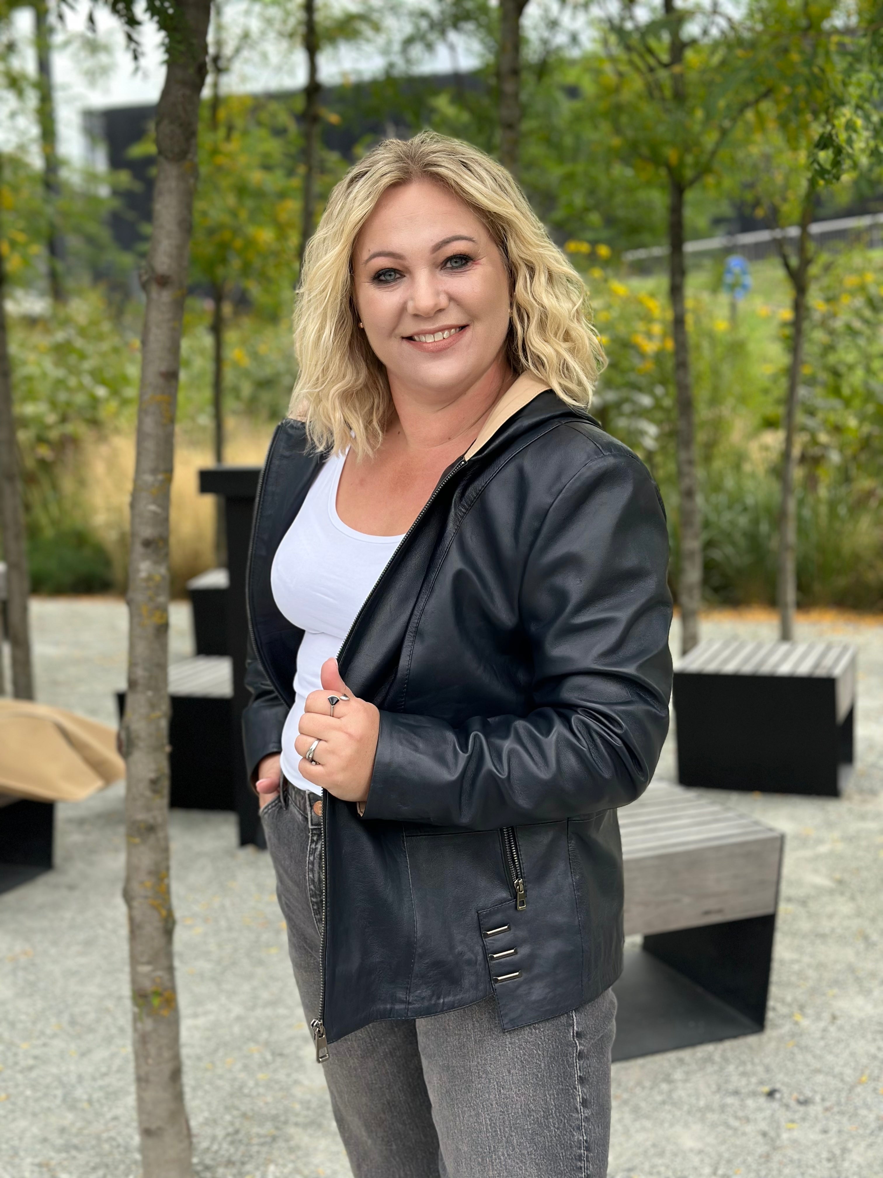 Kurtka skórzana z kapturem