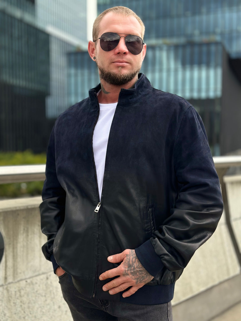 Kurtka męska w kolorze głębokiego granatu