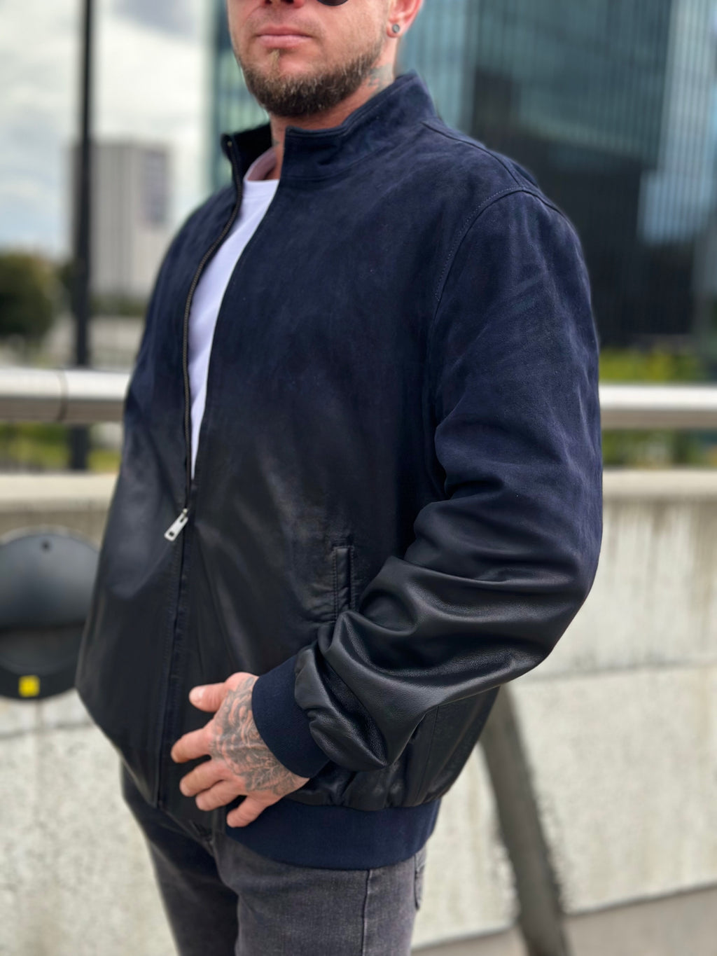 Kurtka męska w kolorze głębokiego granatu