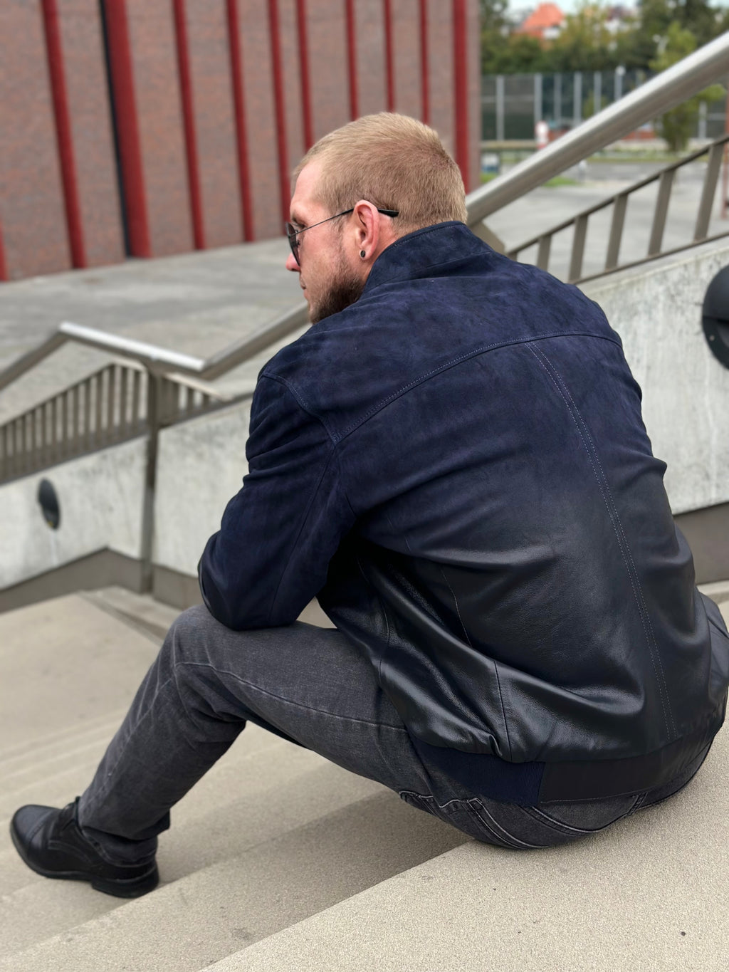 Kurtka męska w kolorze głębokiego granatu