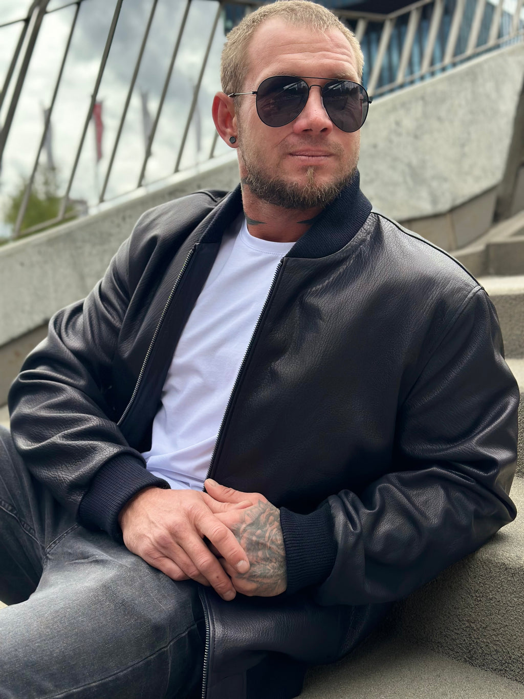 Bomber w ciemnoniebieskim odcieniu