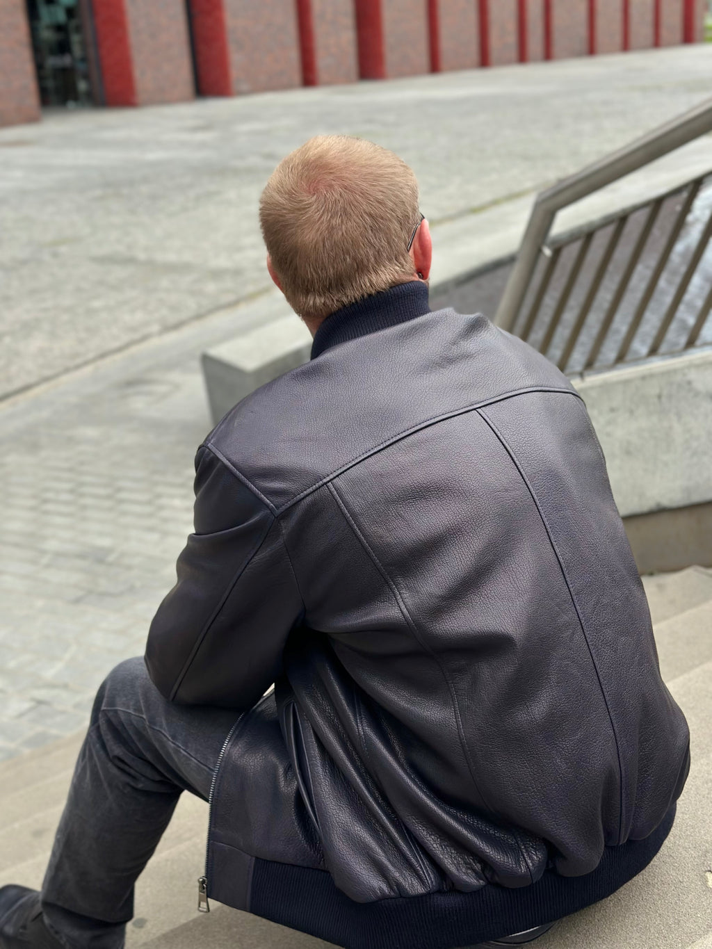 Bomber w ciemnoniebieskim odcieniu