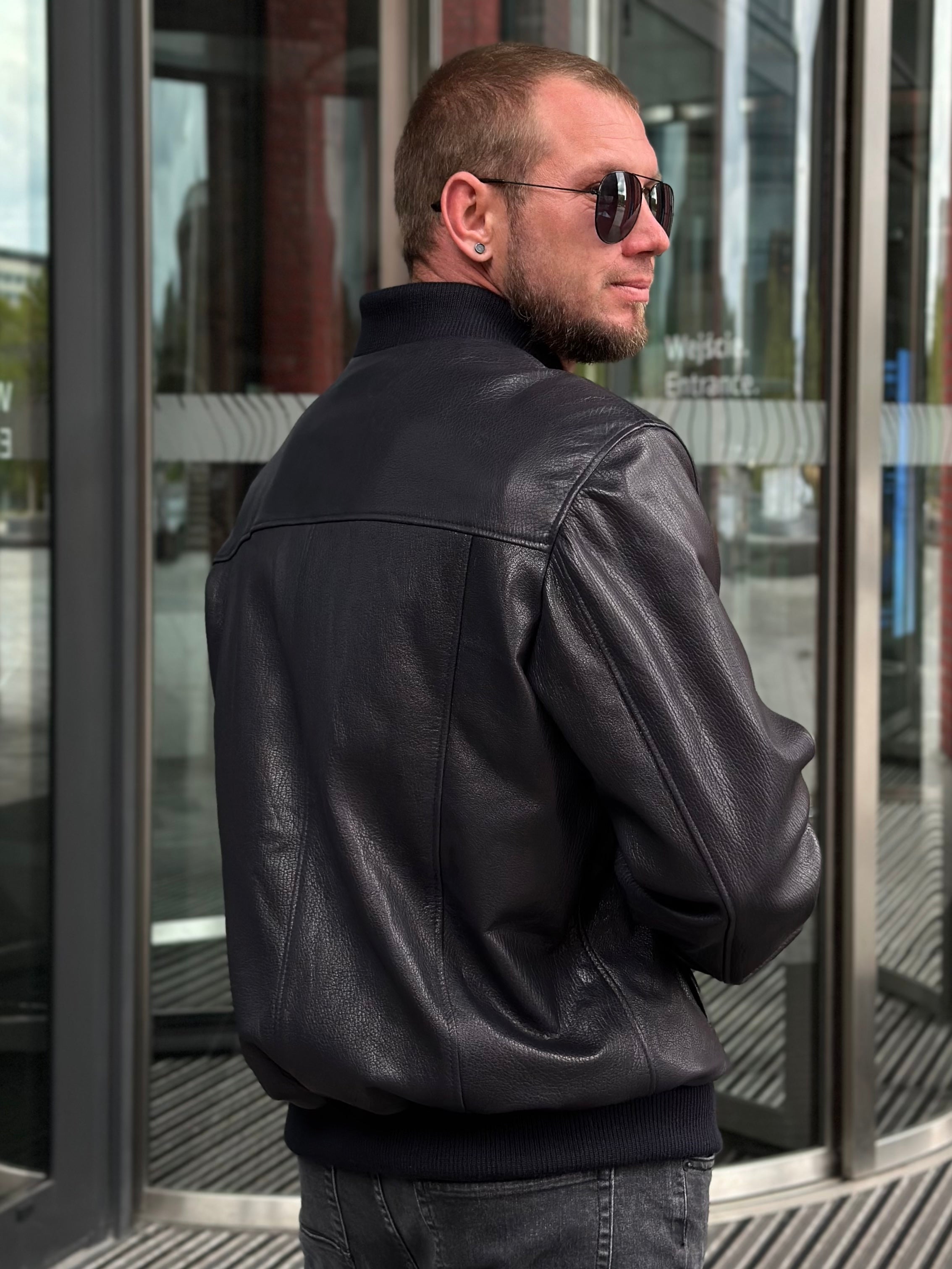 Bomber w ciemnoniebieskim odcieniu